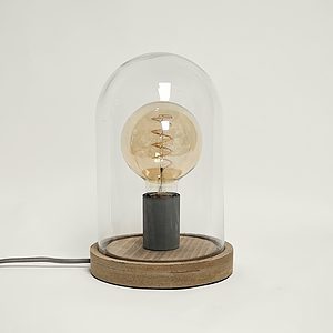 tafellamp stolp met houten voet en glazen stolp