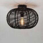 Eetkamerlamp met zwart houten frame en warm wit licht, moderne en stijlvolle verlichting voor een gezellige sfeer.