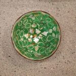 Gebrandschilderde groene glasraam lamp met bloemmotief, uniek design, vintage Lichy lampen decoratieve verlichting, handgemaakt glasobject, vintage interieuraccessoire, kleurrijk en ambachtelijk gemaakt.