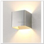 Licht muurlamp van modern design in roestvrij staal voor binnen, sfeervol en energiezuinig, perfect voor woonkamer en gang.