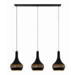 Eettafel hanglamp met drie zwarte en houten accenten, modern design voor een warme sfeer.