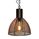 Robuuste industriële hanglamp met metalen frame en warm gloed, perfect voor een moderne of vintage interieurstijl. Ideaal voor boven de eettafel of in de woonkamer.