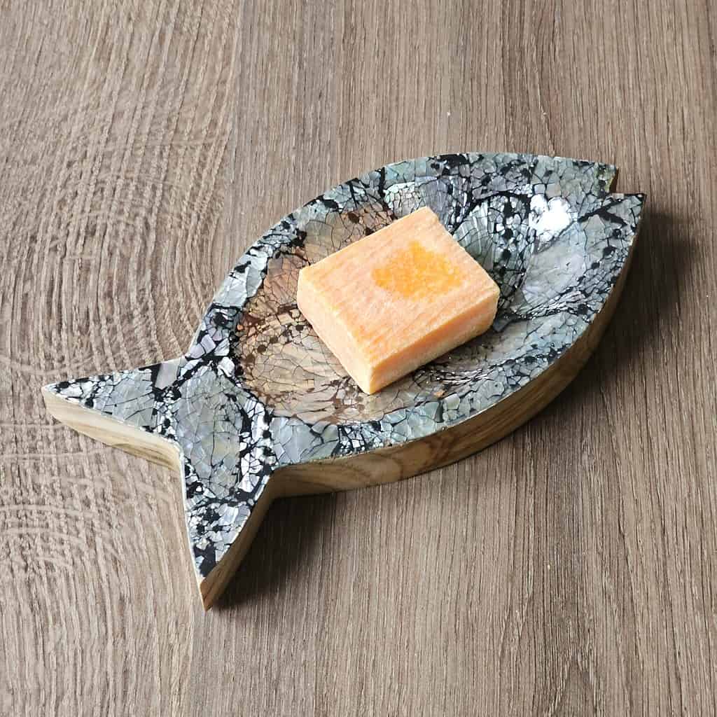 houten bakje visje met schelp