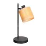 Stijlvolle bureaulamp met houten kap en zwart metalen voet, perfect voor moderne interieurdecoratie en goede verlichting.