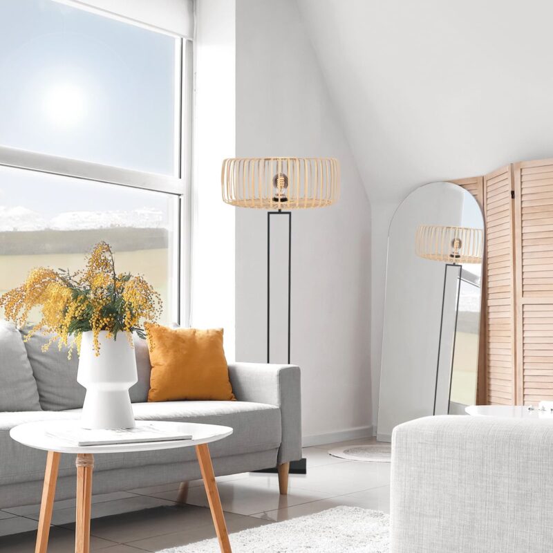 Zwarte staande lamp Stang 4157ZW met E27 fitting en naturelkleurige bamboe kap - Afbeelding 3