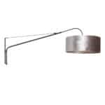 Elegante wandlamp van Lichy met verstelbare arm en stoffen kap voor warme interieurverlichting. Perfect voor naast de bank of leeshoek, combineert functionaliteit met modern design.
