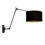 Zwarte muurlamp met verstelbare arm en stoffen lampenkap voor sfeervolle binnenverlichting.