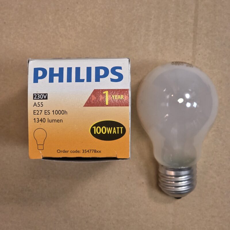 Energiebesparende Philips LED lamp in originele verpakking, geschikt voor huishoudens met slimme verlichtingsopties.