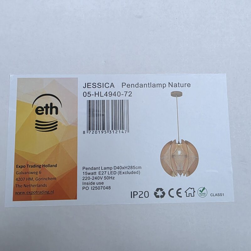 Ligging van de prachtige JESSICA Pendellamp Nature met organisch ontwerp, houten afwerking en energiezuinige LED-verlichting voor stijlvolle binnenverlichting.