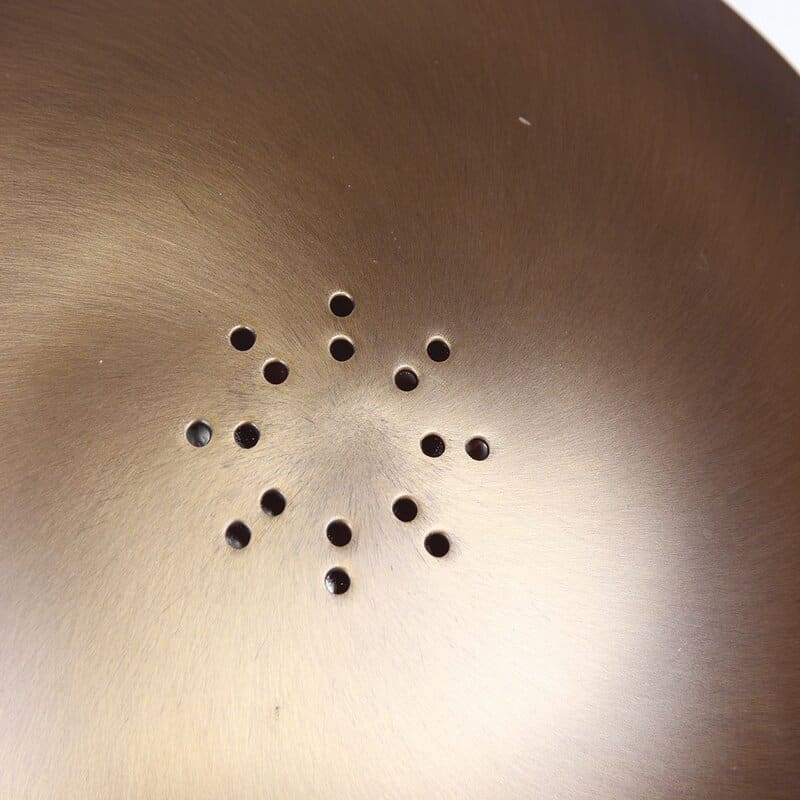 Elegant bronzen LICHY plafondlamp met diffuse uitstraling en geperforeerde design, perfecte verlichting voor moderne interieurstijlen.