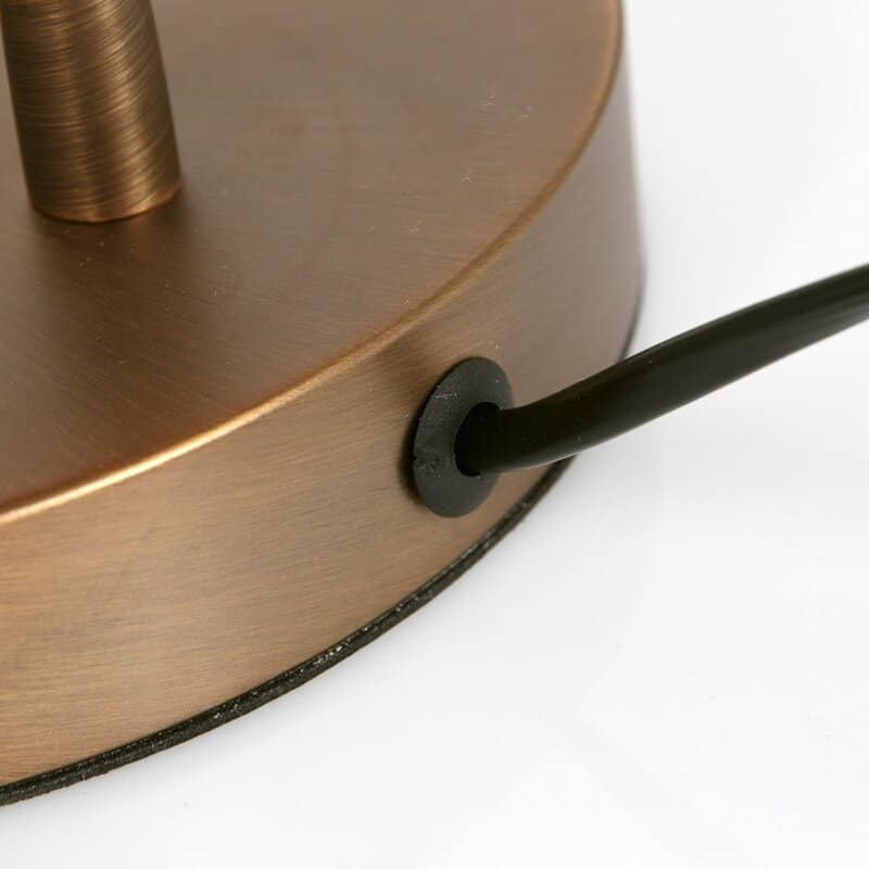 Elegante LICHY lamp met koperkleurige afwerking en zwart snoer, perfect voor stijlvolle interieurverlichting. Tijdloos design en hoogwaardige materialen maken deze lamp een eye-catcher in elk interieur.