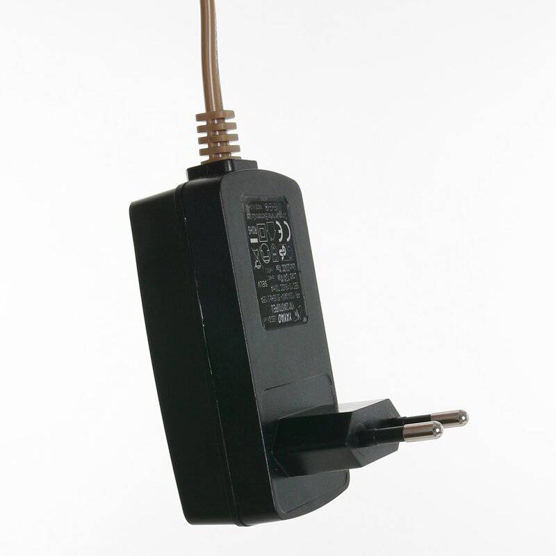 1. Stekker voor LICHY lampen, geschikt voor huishoudelijk gebruik, essentieel onderdeel voor verlichting en lampen.